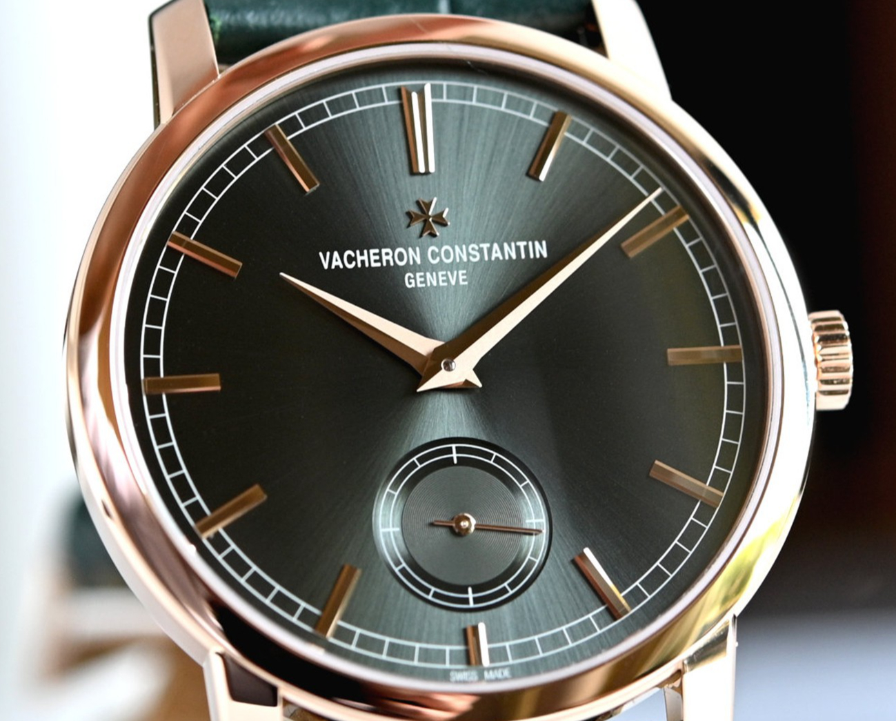 江詩丹頓傳襲82172——綠意盎然,奢華入門,年輕精英的非凡選擇。 江詩丹頓傳襲82172——綠意盎然,奢